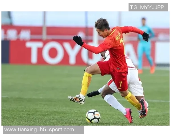 U23国足昨晚恢复训练与散步调整状态今日进行场地适应训练以备战赛事